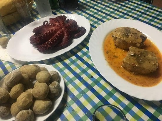 Plato de comida típica en un Guachinche